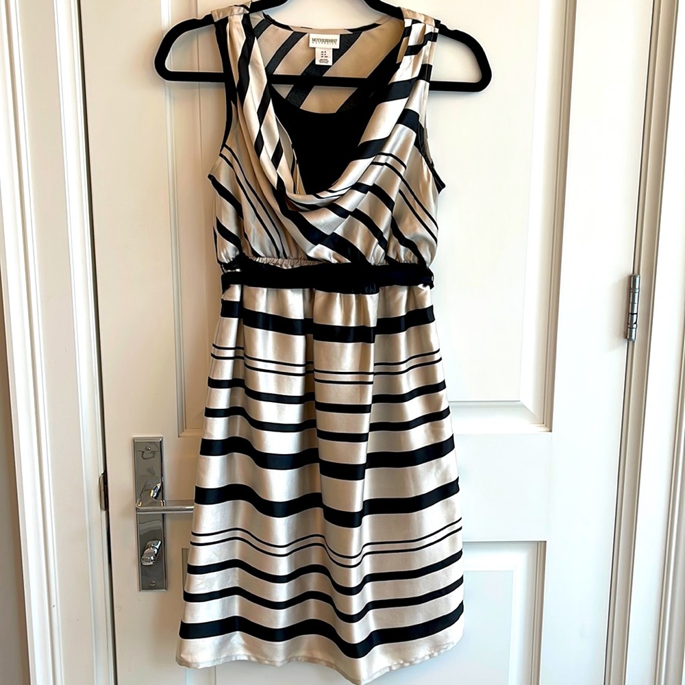Gorgeous satin sleeveless Motherhood Maternity dress.